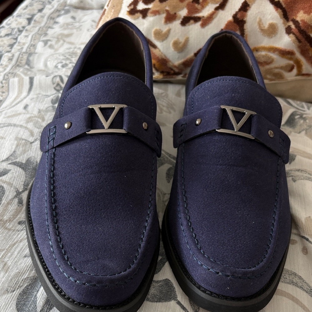 Elegant Navy Loafers with Silver Accent